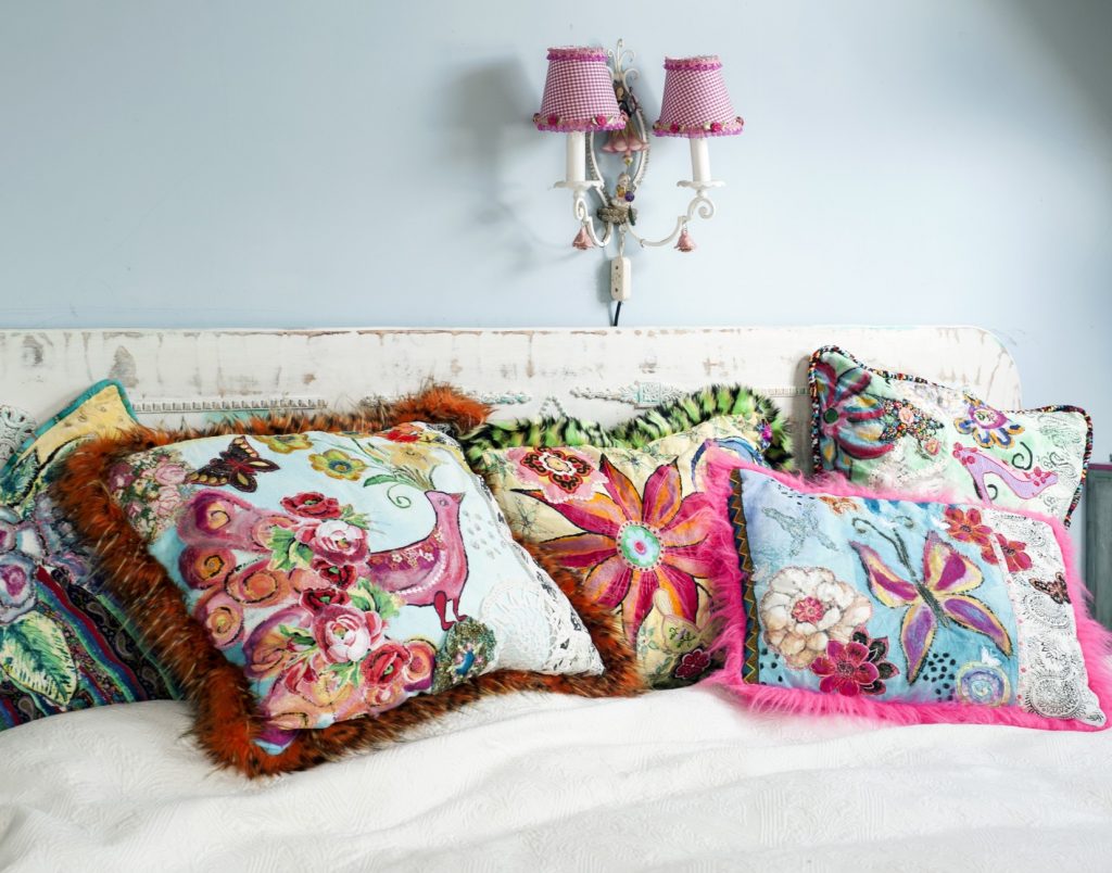 Dutch Mill Design op social media - a colorful world of pillows